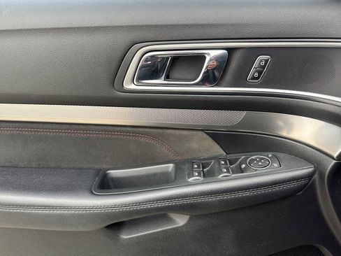 Used 2018 Ford Explorer XLT w/ Equipment Group 202A image 11