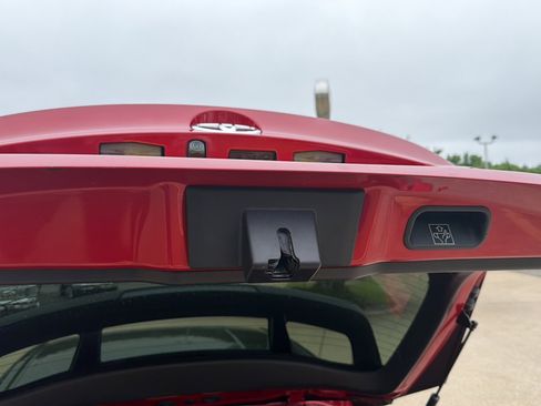 Used 2020 Toyota C-HR XLE FWD image 8