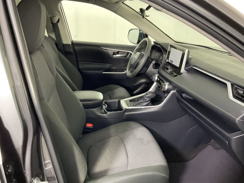 Used 2025 Toyota RAV4 XLE FWD image 28