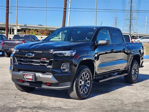 Used 2025 Chevrolet Colorado Z71 image 3