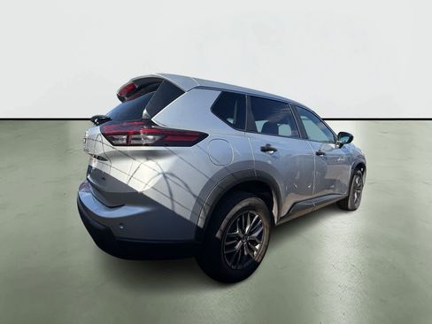 Used 2024 Nissan Rogue S image 4