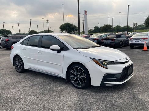 Used 2020 Toyota Corolla SE FWD image 3
