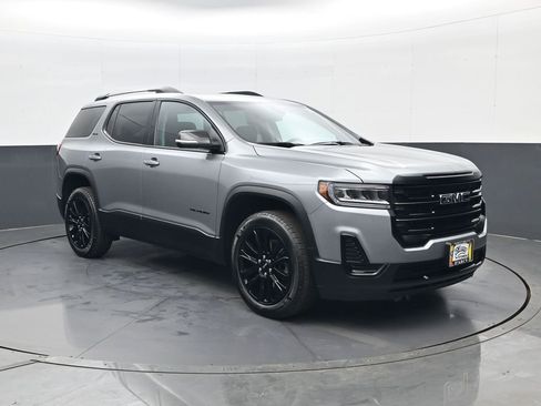 Used 2023 GMC Acadia SLE w/ Driver Convenience Package image 3