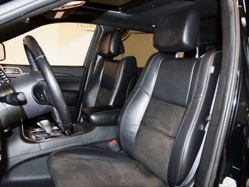 Used 2019 Jeep Grand Cherokee Altitude image 32