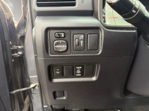 Used 2014 Toyota 4Runner SR5 AWD/4WD image 16