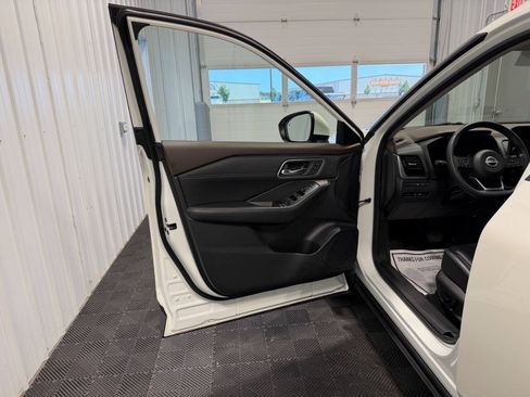 Used 2023 Nissan Rogue Platinum AWD/4WD image 8