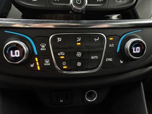 Used 2023 Chevrolet Traverse LT w/ LPO, Floor Liner Package FWD image 5