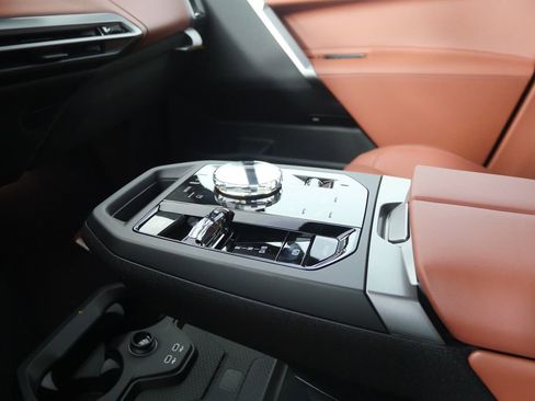 Used 2026 BMW iX xDrive60 w/ M Sport Package image 25