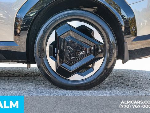 Used 2024 Kia EV9 Land image 18