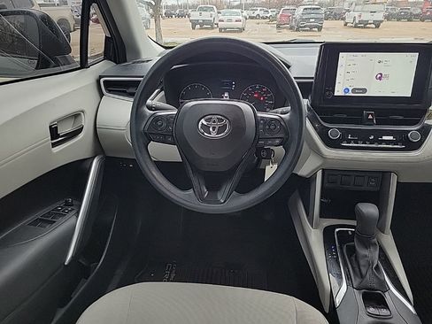 Used 2023 Toyota Corolla Cross L image 12