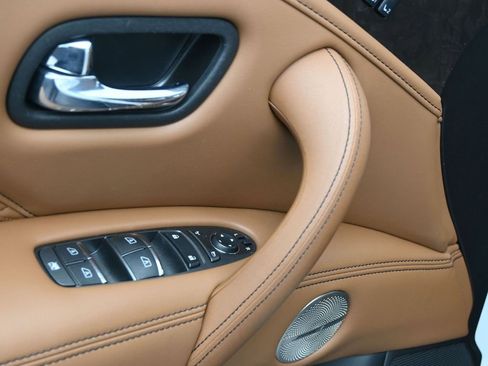 Used 2023 INFINITI QX80 Sensory w/ All-Season Package image 18