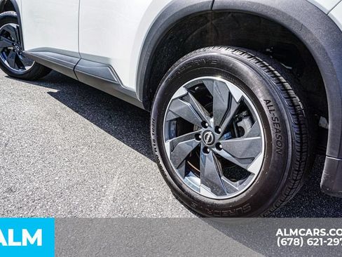Used 2024 Nissan Rogue SV AWD/4WD image 16