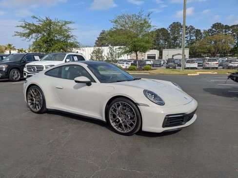 Used 2022 Porsche 911 Carrera RWD image 3