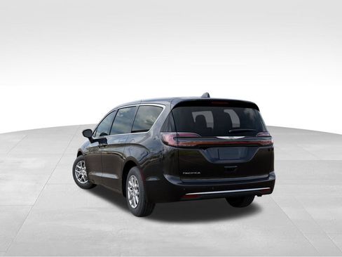 New 2026 Chrysler Pacifica Select image 3