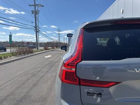 Certified 2025 Volvo XC60 B5 Plus AWD/4WD image 10