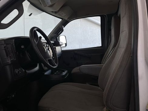 Used 2017 Chevrolet Express 3500 w/ Chrome Appearance Package image 14