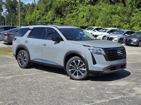 New 2026 Nissan Pathfinder Platinum image 2