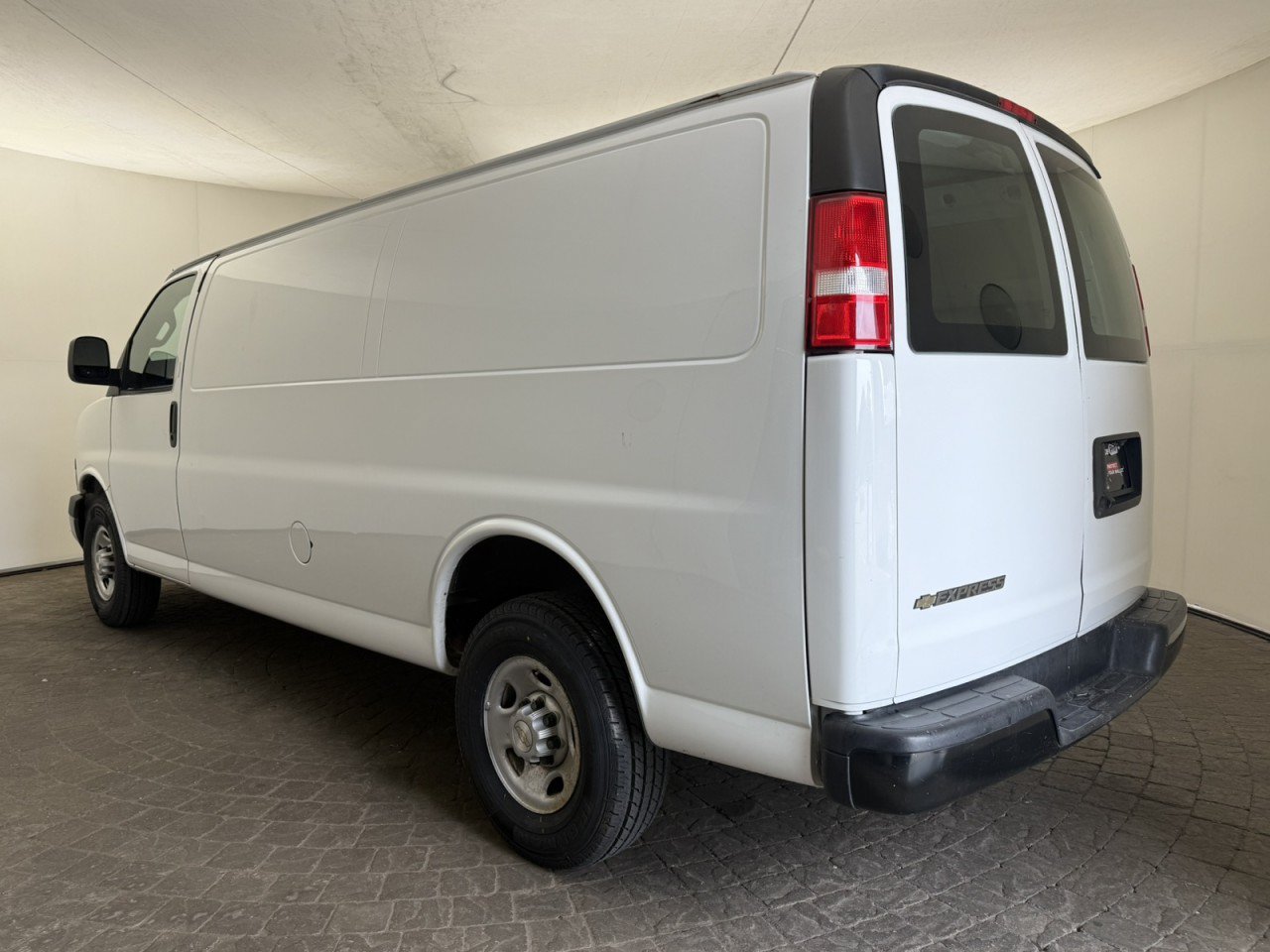Used 2022 Chevrolet Express 2500 Extended w/ Driver Convenience Package RWD image 5