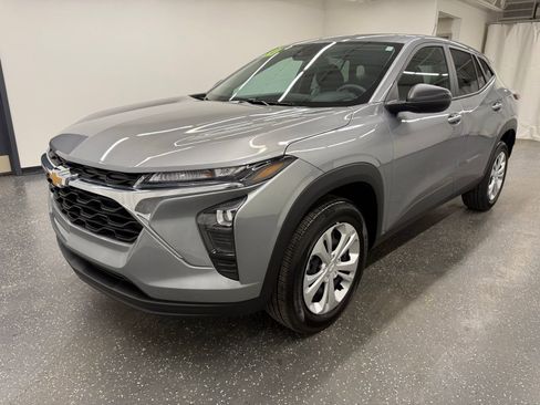 Used 2024 Chevrolet Trax LS image 4