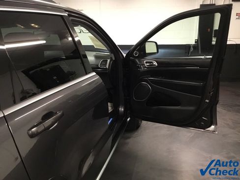 Used 2017 Jeep Grand Cherokee Summit w/ Platinum Series Group AWD/4WD image 40