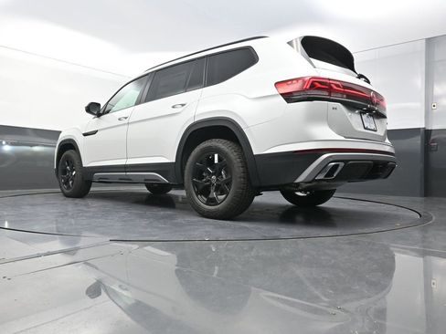 New 2026 Volkswagen Atlas Peak Edition AWD/4WD image 26