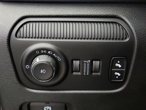 Used 2022 Jeep Grand Wagoneer Series I AWD/4WD image 23