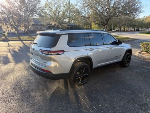 Used 2023 Jeep Grand Cherokee L Laredo image 6