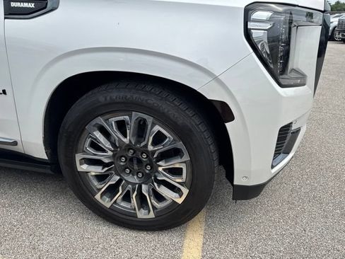 Used 2023 GMC Yukon Denali Ultimate AWD/4WD image 2