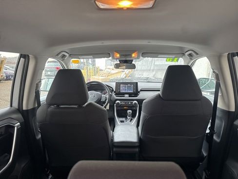 Used 2019 Toyota RAV4 LE w/ All Weather Liner Package image 29