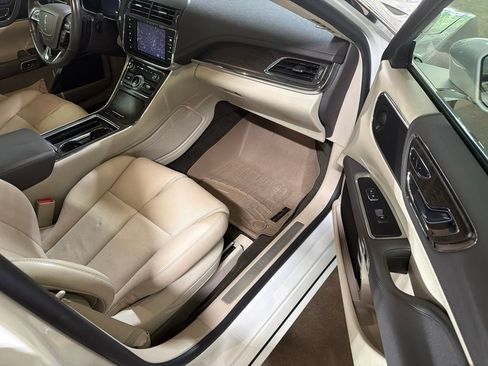 Used 2020 Lincoln Continental w/ Premium Package FWD image 7