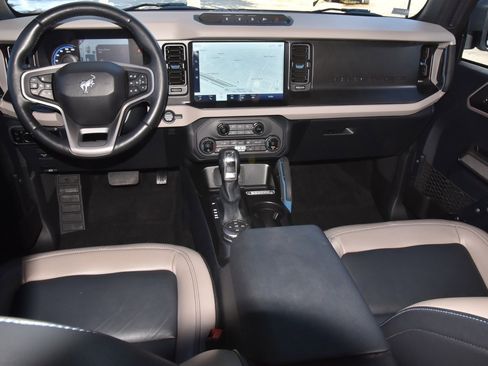 Used 2023 Ford Bronco Wildtrak image 16