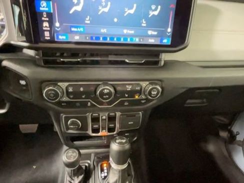 Used 2024 Jeep Wrangler Unlimited w/ Convenience Group AWD/4WD image 35