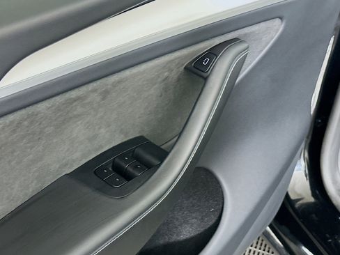Used 2025 Tesla Model Y Performance AWD/4WD image 15