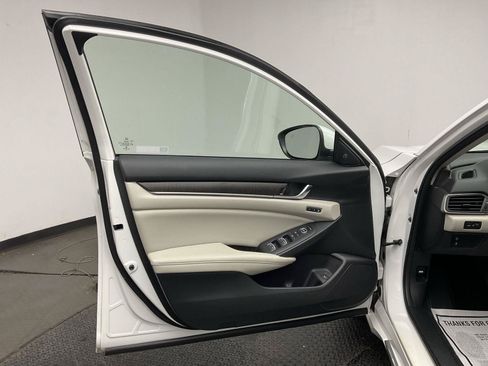 Used 2018 Honda Accord EX-L image 9