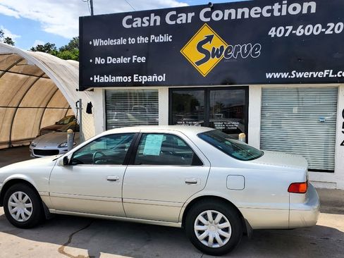 Used 2000 Toyota Camry LE image 8