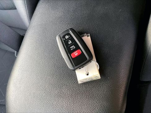 Used 2021 Toyota RAV4 XLE image 11