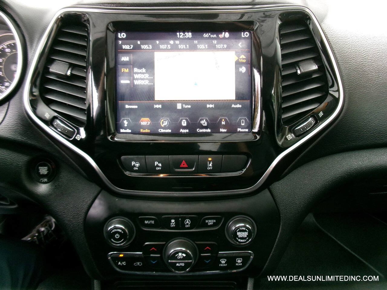 Used 2019 Jeep Cherokee Limited w/ Technology Group AWD/4WD image 15