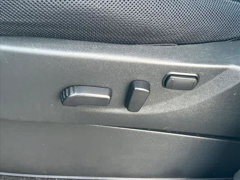 Certified 2025 Nissan Frontier SV RWD image 16
