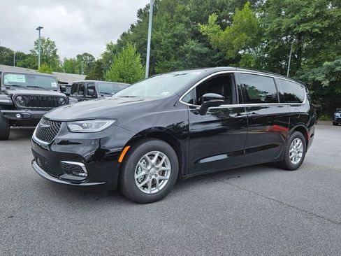 New 2025 Chrysler Pacifica Select image 3