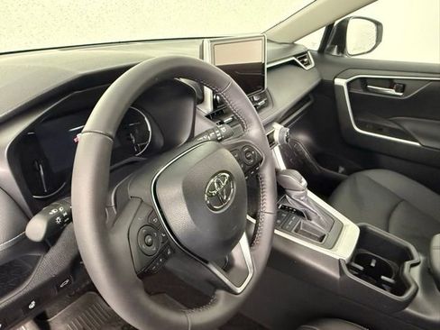 Used 2025 Toyota RAV4 XLE Premium image 17