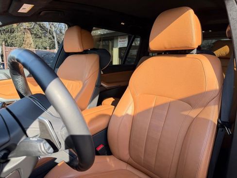 Used 2022 BMW X7 M50i w/ Executive Package image 11