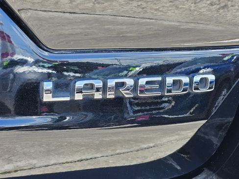 Used 2023 Jeep Grand Cherokee Laredo X AWD/4WD image 10