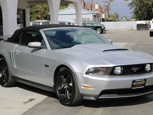 Used 2011 Ford Mustang GT Premium RWD image 3