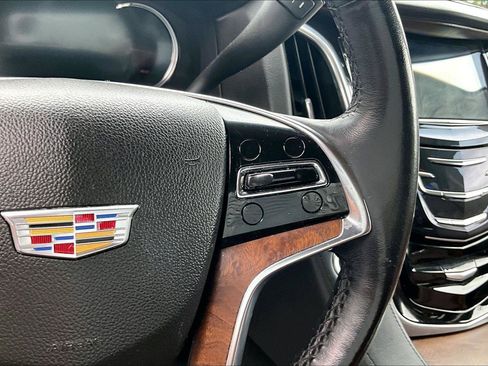 Used 2020 Cadillac Escalade Luxury RWD image 12
