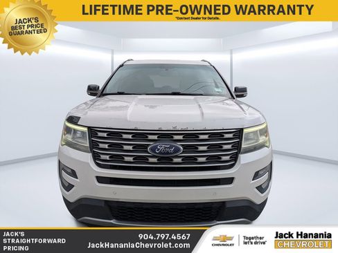 Used 2017 Ford Explorer XLT w/ Equipment Group 202A image 8