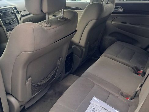 Used 2013 Jeep Grand Cherokee Laredo w/ Laredo E Group AWD/4WD image 3