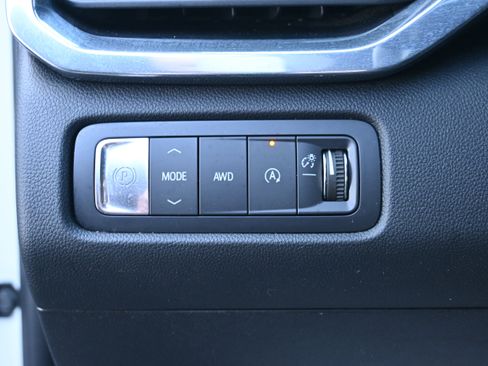 Used 2025 GMC Acadia Elevation image 27