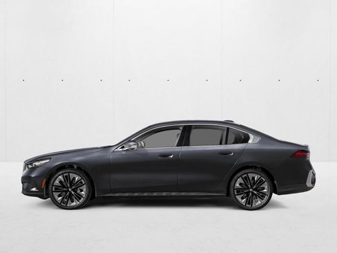 Used 2026 BMW 530i xDrive AWD/4WD image 3