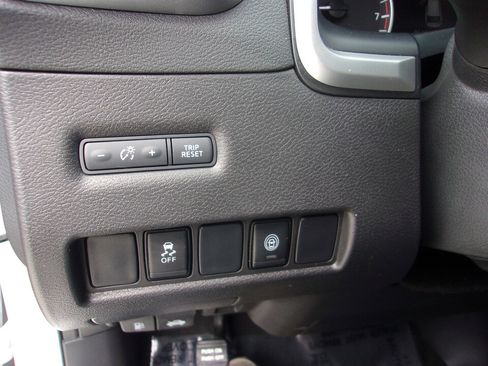 Used 2023 Nissan Murano SV image 18