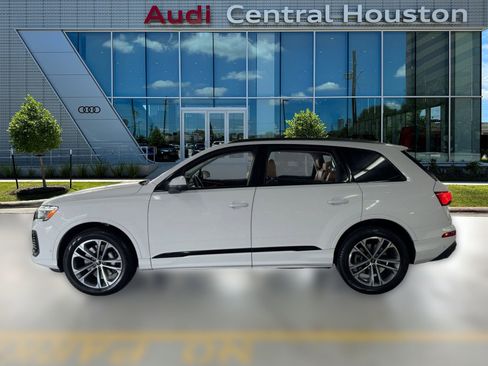 Used 2025 Audi Q7 2.0T Premium w/ Convenience Plus Package image 2